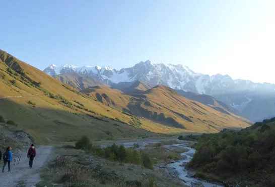 Vandreturen op til foden af Shkhara bjerget er på ca. 9 km hver vej Foto Michael Andersen